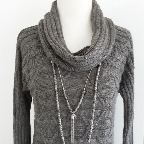 DESIGN HISTOR TEXTURED GRAY COWL NECK HI-LOW SWEATER SZ M - Picture 3 of 10